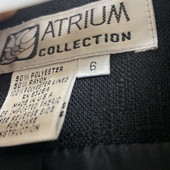 Nwot ATRIUM COLLECTION BLACK SUIT SIZE 6 - Picture 3 of 6